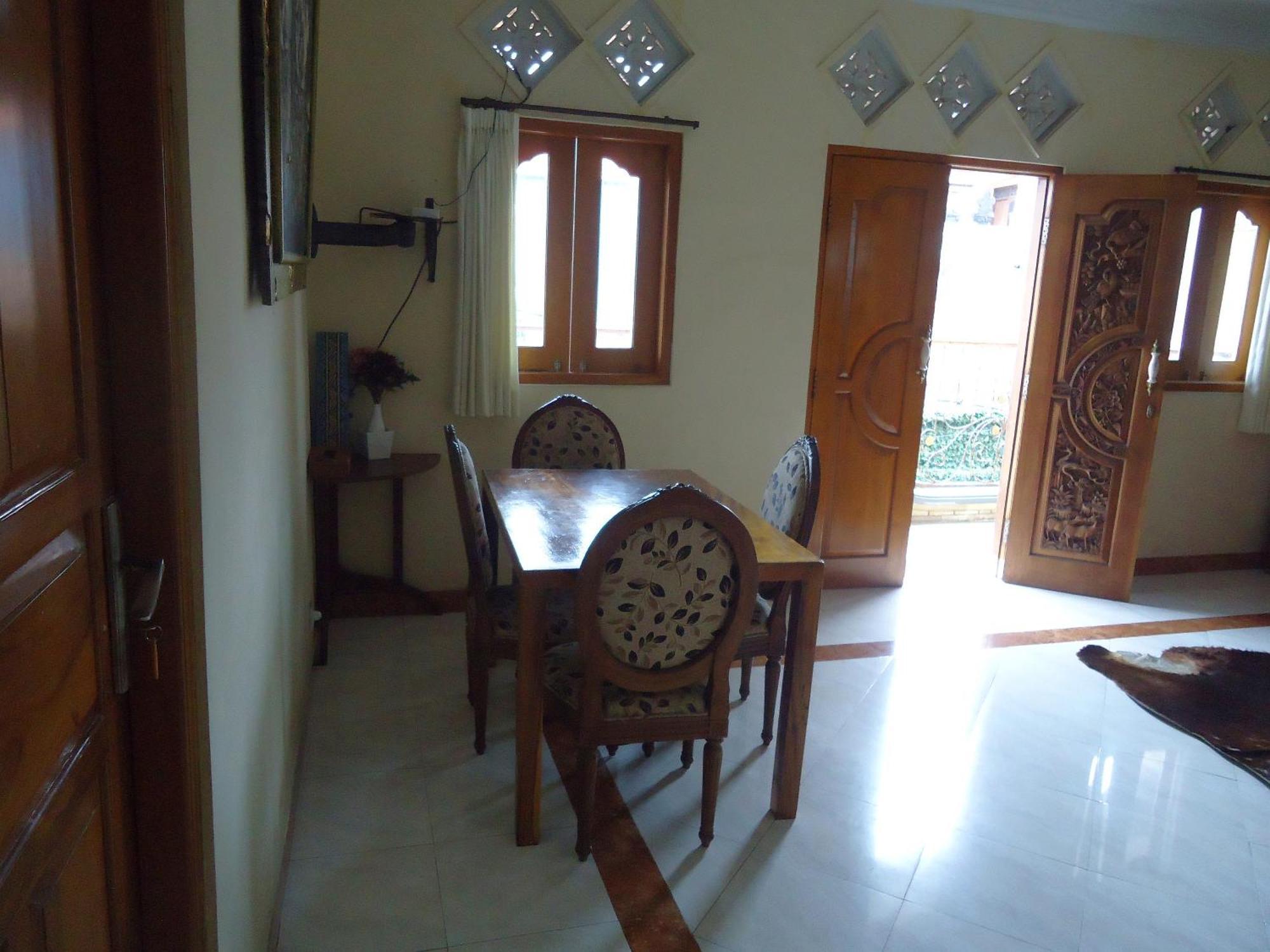 The Reinhold Guesthouse Bali Kerobokan Buitenkant foto