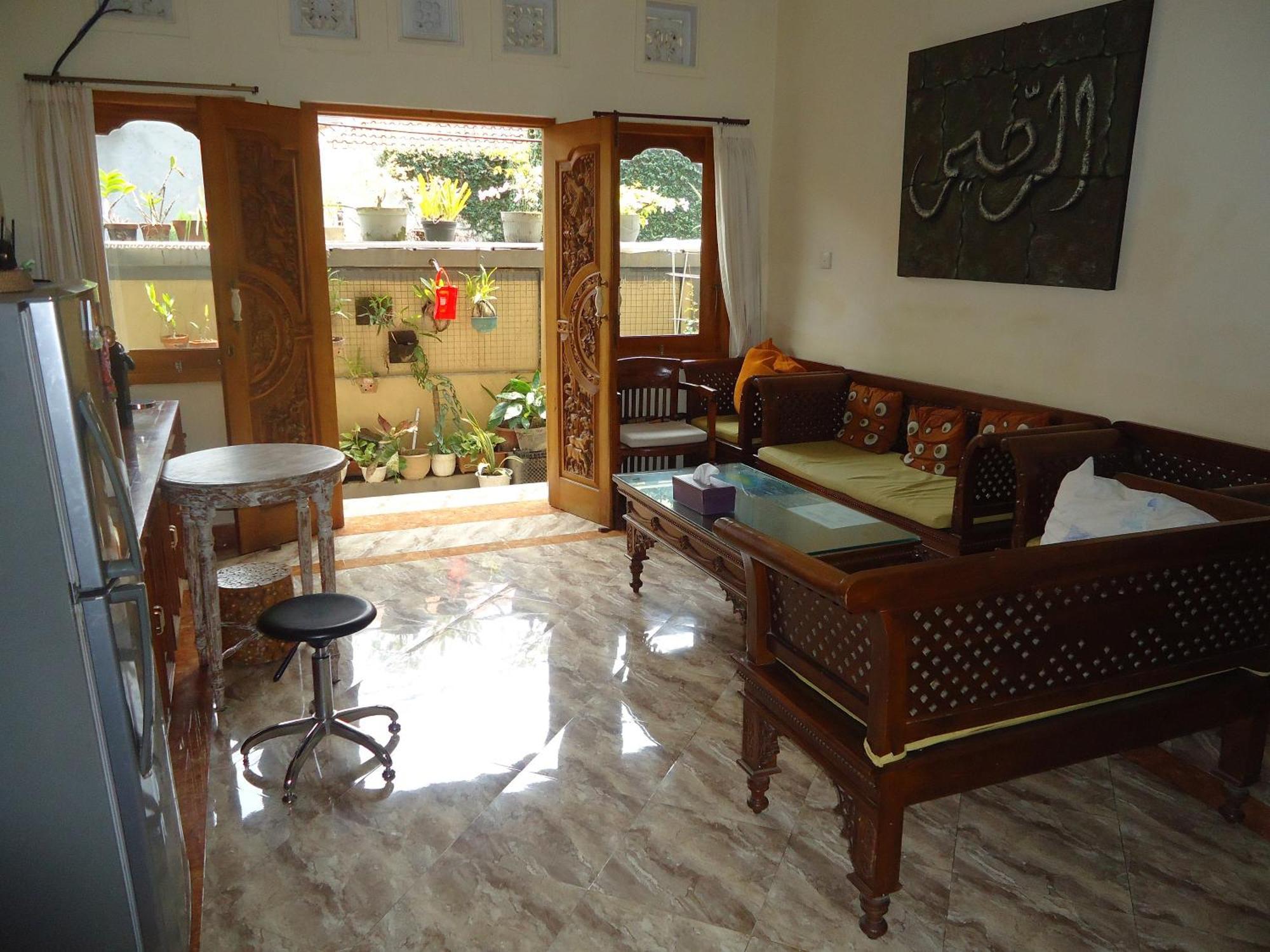 The Reinhold Guesthouse Bali Kerobokan Buitenkant foto