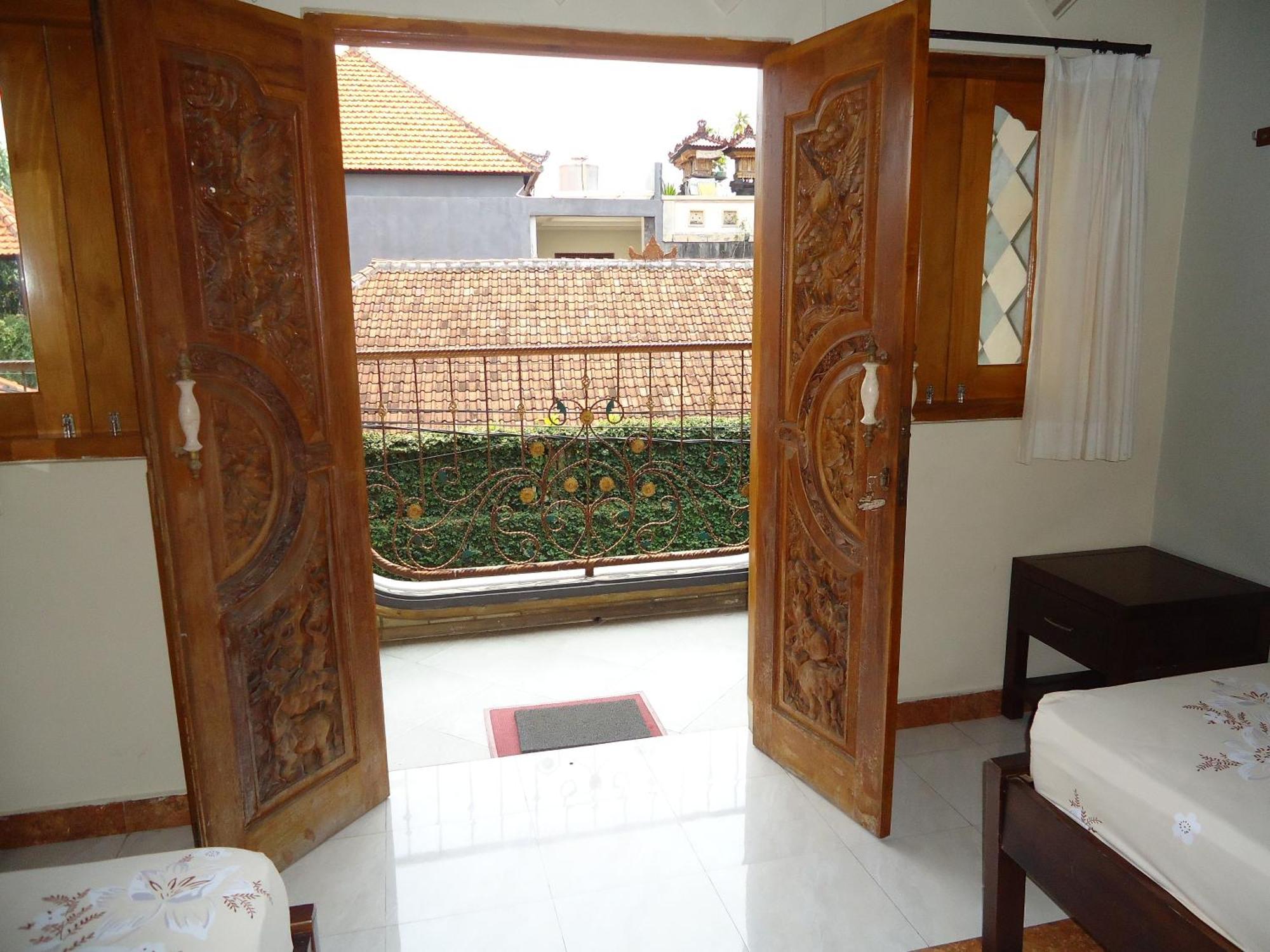 The Reinhold Guesthouse Bali Kerobokan Buitenkant foto